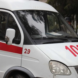 Тез жардам кызматкерлери кырсыкка кабылып, бирөөсүнүн бели сынды