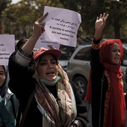 Кабулда ондогон кыз-келиндер жүрүшкө чыкты