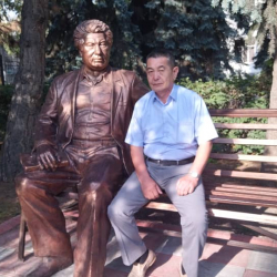 Төлөгөн Наралиев: “Таласта президенттин ата-энесине, уулуна Куран түшүрдү. Бул эмне деген саясат!”