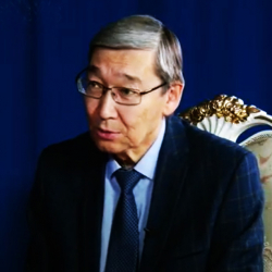 Издана иллюстрированная книга к 100-летию Садыбакаса Умурзакова