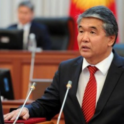 СҮРӨТ - Касым-Жомарт Токаев Султан Раевди «Биримдик» алтын медалы менен сыйлады