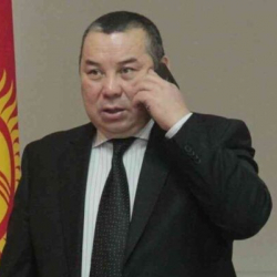 Балбак Түлөбаев Фейсбуктан президентти алкоого алып, кызмат үмүт кылып отургандай...