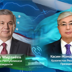 Мирзиёев менен Токаев Казакстандагы абалды талкуулады