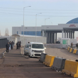 Кыргыз-казак чек арасынан бир суткада канча адам өттү?