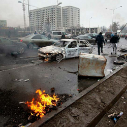 ВИДЕО - Жан кейитээрлик көрүнүш. Алматыдагы тополоңдо 4 жашар кыз каза болду