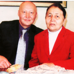 СҮРӨТ - Нарколог Жеңишбек Назаралиевдин апасы Шапы Назаралиева: «Жеӊишбек бетке айткан мүнөзүнөн эч тайбайт…»