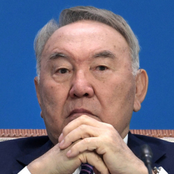 Казак парламенти Назарбаевдин Коопсуздук кеңешине өмүр бою төрагалык кылуусун жокко чыгарган мыйзамды жактырды