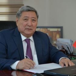 Чаначтай болуп семирген Жаныш Рустенбеков тажиктерге сатылып кеткенби?