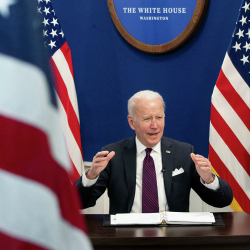 Байден Орусия менен Украина ортосундагы чыңалууну талкуулады