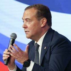 Медведев согуштан качуунун бирден-бир жолун айтты