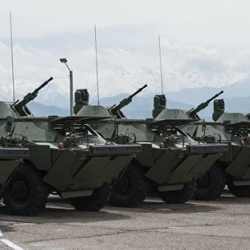 Орусиянын Тажикстандагы аскердик базасына жаңы техника жеткирилет