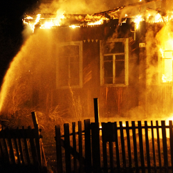 Тажик тараптын аткылоосунан кыргызстандык жарандын үйү күйүп кетти