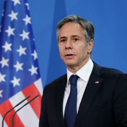 Блинкен: Украинага карата агрессиясын Орусия уланта берсе “олуттуу кесепеттерге” кабылат