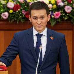 Чыңгыз Ажыбаев: “Чек ара чыр-чатагында жабыркаган кээ бир айыл тургундарына кенемте төлөнө элек”