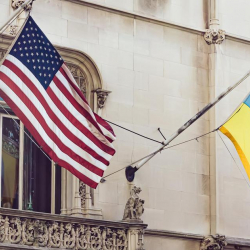 АКШ элчилиги өз жарандарын Украинадан тез арада чыгып кетиш керек деп эскертти