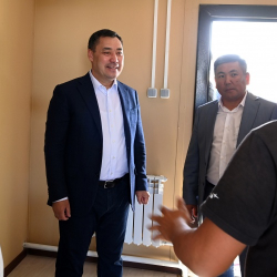 СҮРӨТ — Баткенге курулган жаңы үйлөр бир жыл өтпөй тешилип калды