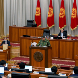 Депутаттардын кээси Баткенге бир айлык маянасын которо турганын айтты