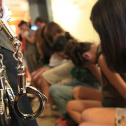 Кыздарды сойкулук үчүн БАЭге алып барган өзбекстандык аял кармалды