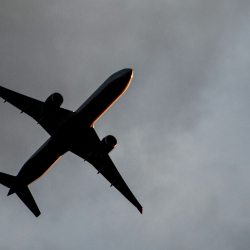 Он эки жыл мурун Малайзиядагы аэропорттон кармалган кыргызстандык кыз кайтып келди