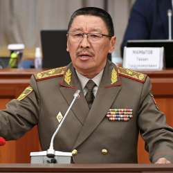 Атамбаевди туурап, «кызылынан» байма-бай алып турбаса генералдын башы ооруйбу?