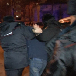 ВИДЕО - Москвада мигранттар менен полиция кызматкерлери мушташты