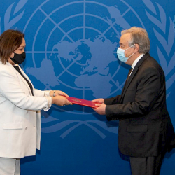 Аида Касымалиева БУУнун баш катчысына ишеним кагаздарын тапшырды