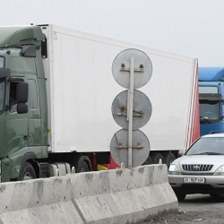 Казакстан Кыргызстандан жүктөрдү текшербестен өткөрөт. Шарты кандай?