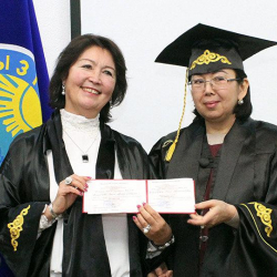 ЖАКтын төрайымы Бакыт Тыналиева коррупцияны кантип гүлдөттү?