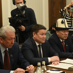 Алты жаман кетти эле, аман эсен келсе экен...