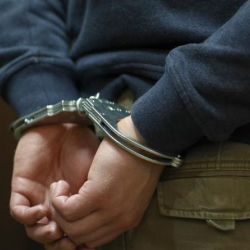 УКМК: Өкмөттүн аппаратынын мурдагы кызматкери кармалды