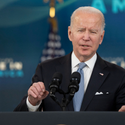 ВИДЕО - Байден дагы жаңылды