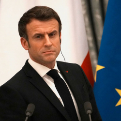 Макрон экинчи жолу президент болууну көздөйт