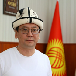 Мэр Алмаз Мамбетов кыргызстандыктарды Ак калпак күнү менен куттуктады