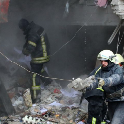 «Азов» согушкерлеринин жардыруусунан 200дөй адам жертөлөдө калды