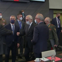 ВИДЕО - «Тайвань картасы» менен айланкөчөк ойноп жаткан АКШ буттан чалынды