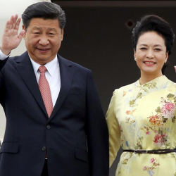 Тайраңдаган Тайванга сөөмөй кезеп турган Си акебиздин артист жубайы