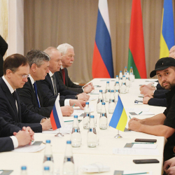 Орус делегациясы Украина тарап менен сүйлөшүү үчүн Беларуска учуп кетти