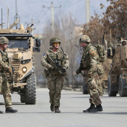 ЖМК: Британиянын Коргоо министрлиги аскерлеринин Украинага баруусуна тыюу салды