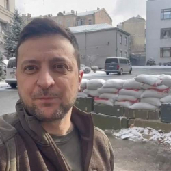 Зеленский украиндерге согуш абалында курал колдонууга уруксат берди