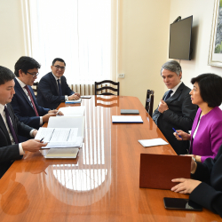 Эдил Байсалов БУУ ЕЭК Аткаруучу катчысынын орун басары Дмитрий Марьясин менен жолугушту