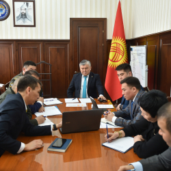 Арзыбек Кожошев чек арадан өтүп жаткан жүктөрдү онлайн көзөмөлдөө керектигин билдирди