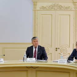 Арзыбек Кожошев - Калк жана турак-жайды каттоо боюнча комиссиянын кеңешмесин өткөрдү