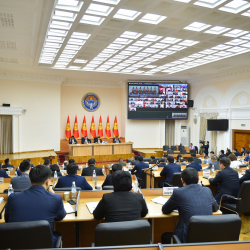 Акылбек Жапаров Министрлер Кабинетинин кеңешмесин өткөрдү