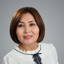 Венера Акматова: «Кулайын деп турган мектепте окуган бөбөктөрдүн жанынан өтүп мечитке барып зыярат жасоо деле күнөө болсо керек!»