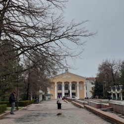 Улуттук университеттин мугалимдерине кыcым көрсөтүлүп жатабы?