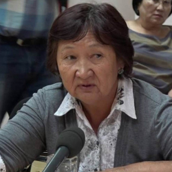 Митингге чыккан Азиза Абдирасулованы милиция кармап кетти