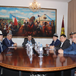 КРнын Орусиядагы элчилигинде Аксы окуясынын 20 жылдыгына арналган тегерек стол уюштурулду