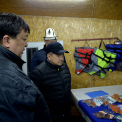 Акылбек Жапаров балык чарбасынын иши менен таанышты