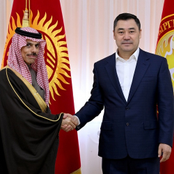 Садыр Жапаров Сауд Арабиянын тышкы иштер министрин кабыл алды
