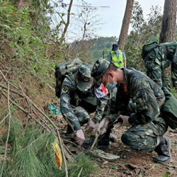 На месте крушения Boeing-737 на юге Китая обнаружены останки погибших